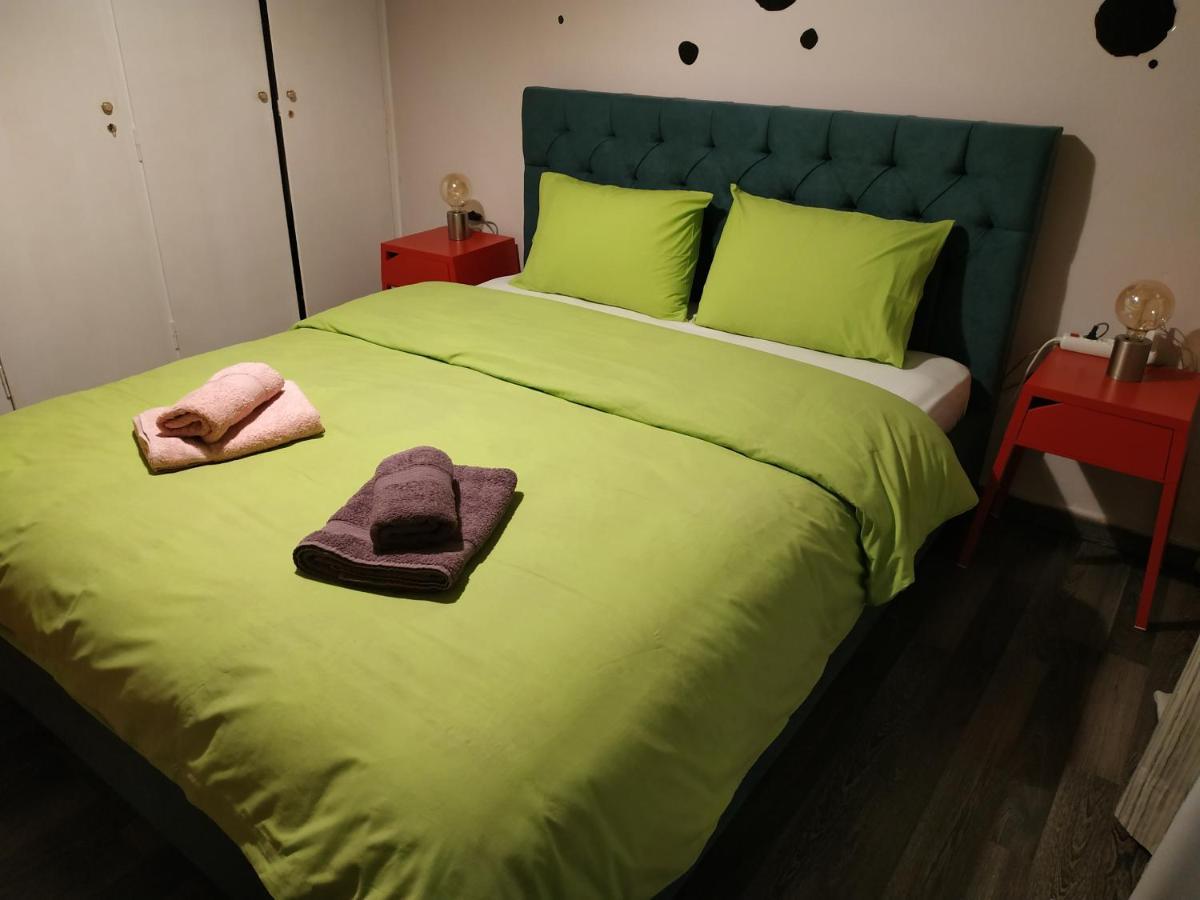 Cozy apartment near Metro station Agia Marina Atene Esterno foto